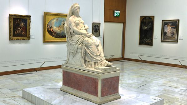 Statue in the National Gallery.